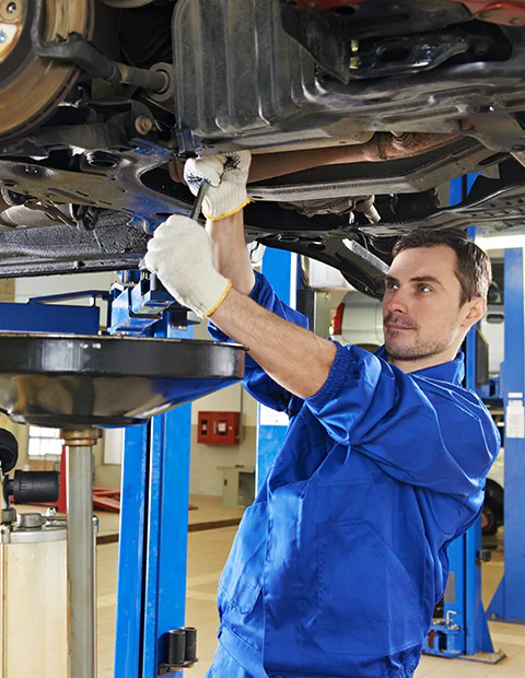 photo of mechanic-changing-oil photo of mechanic-changing-oil